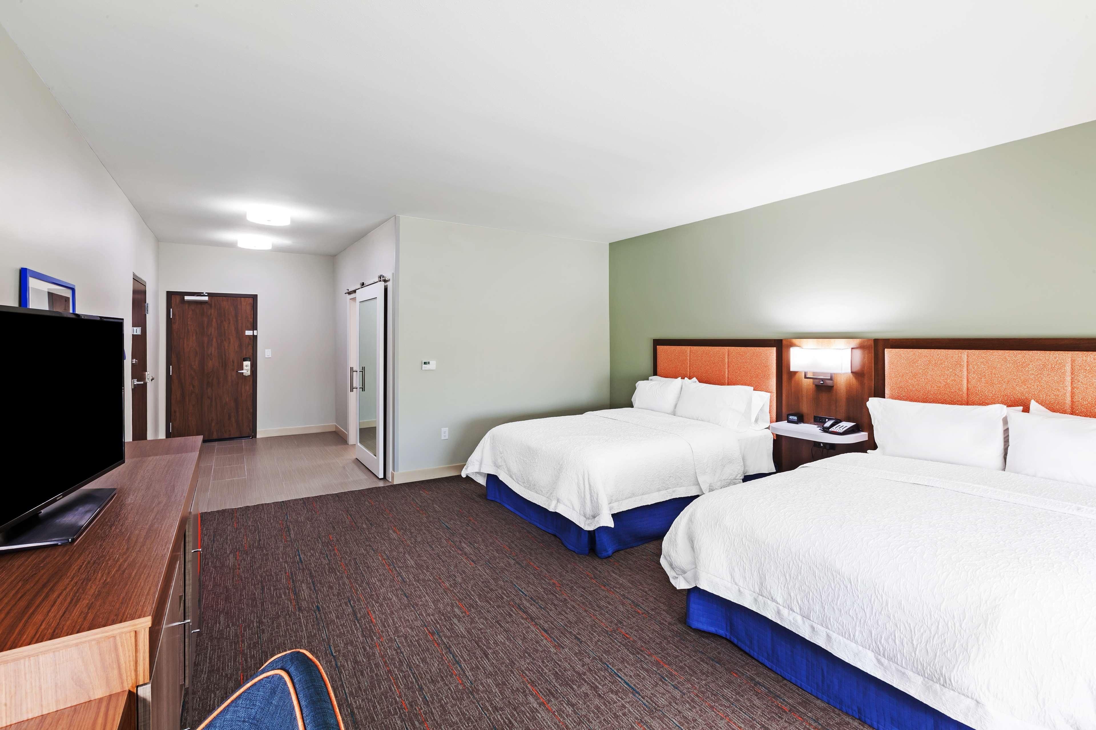 Hampton Inn Озона Экстерьер фото