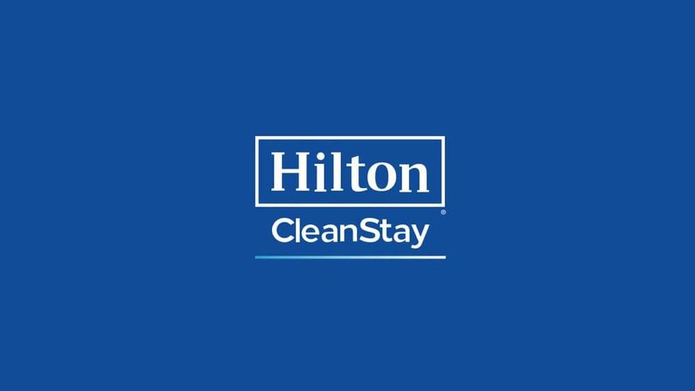 Hampton Inn Озона Экстерьер фото