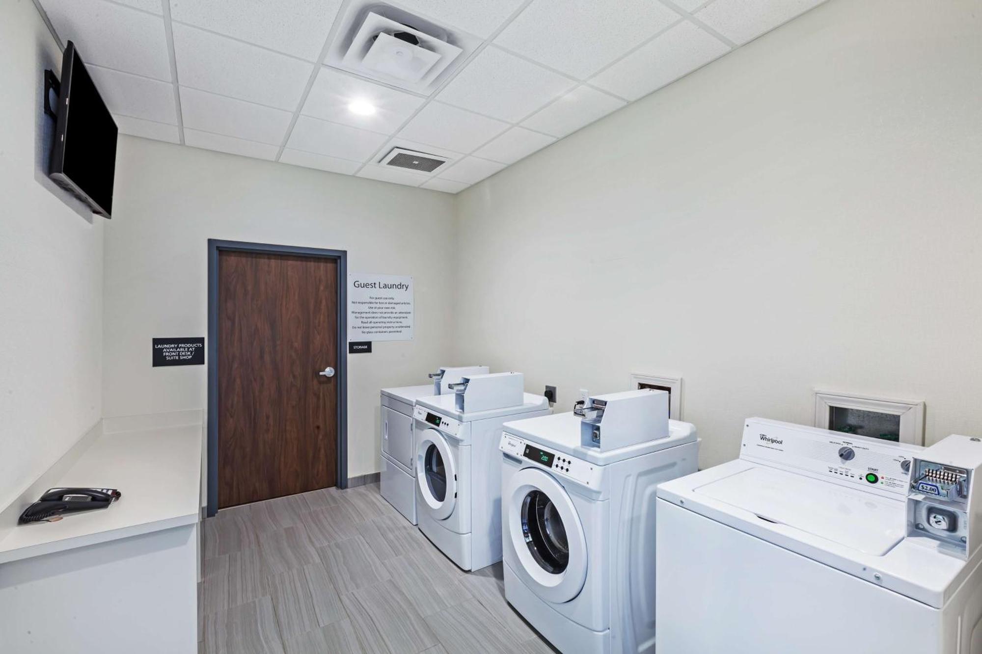 Hampton Inn Озона Экстерьер фото