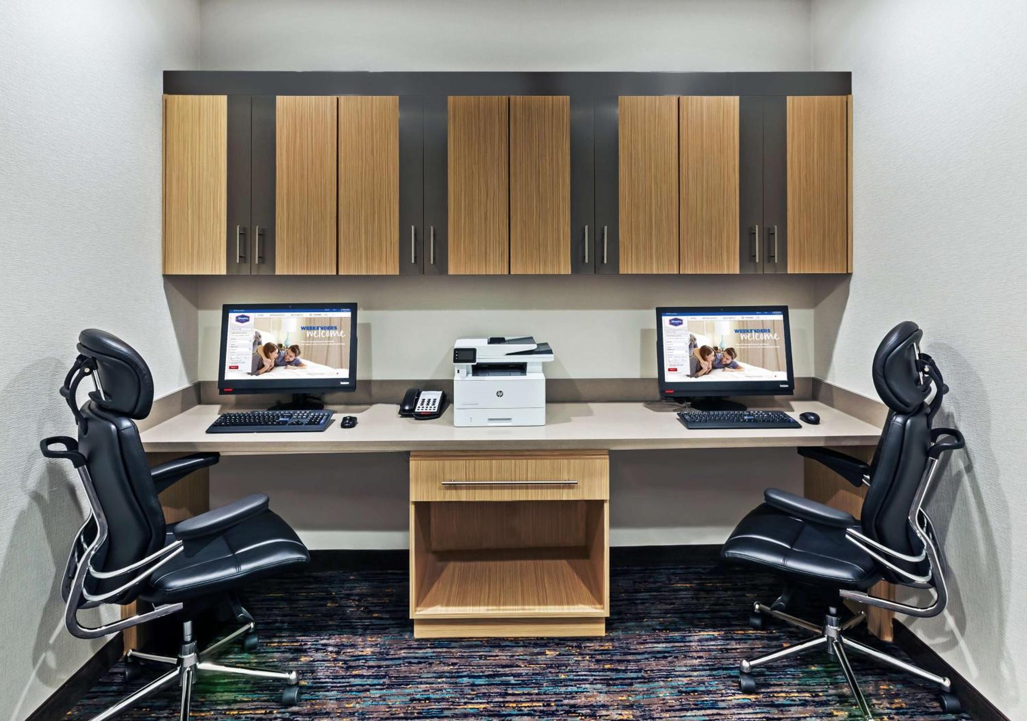 Hampton Inn Озона Экстерьер фото