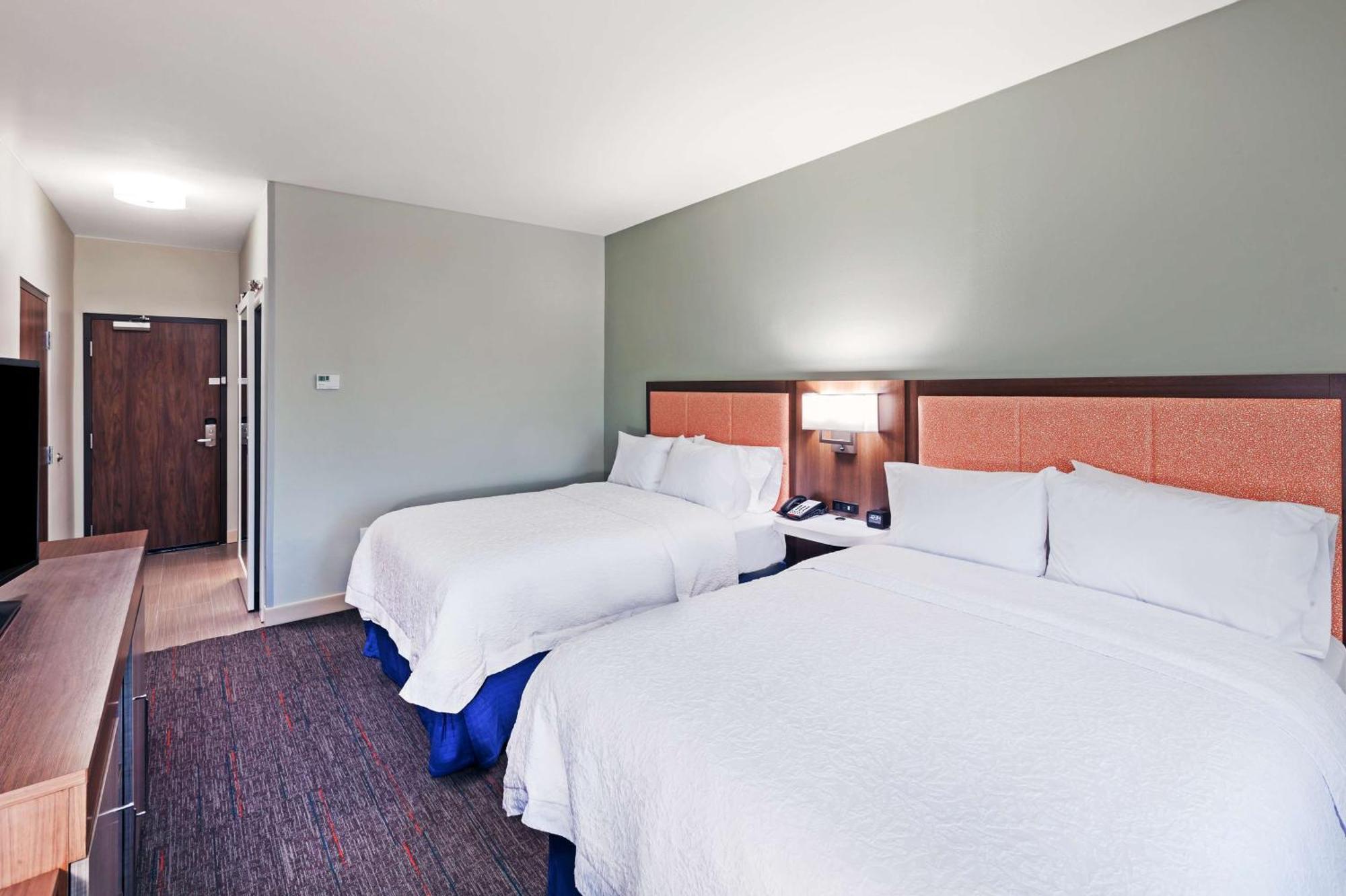Hampton Inn Озона Экстерьер фото