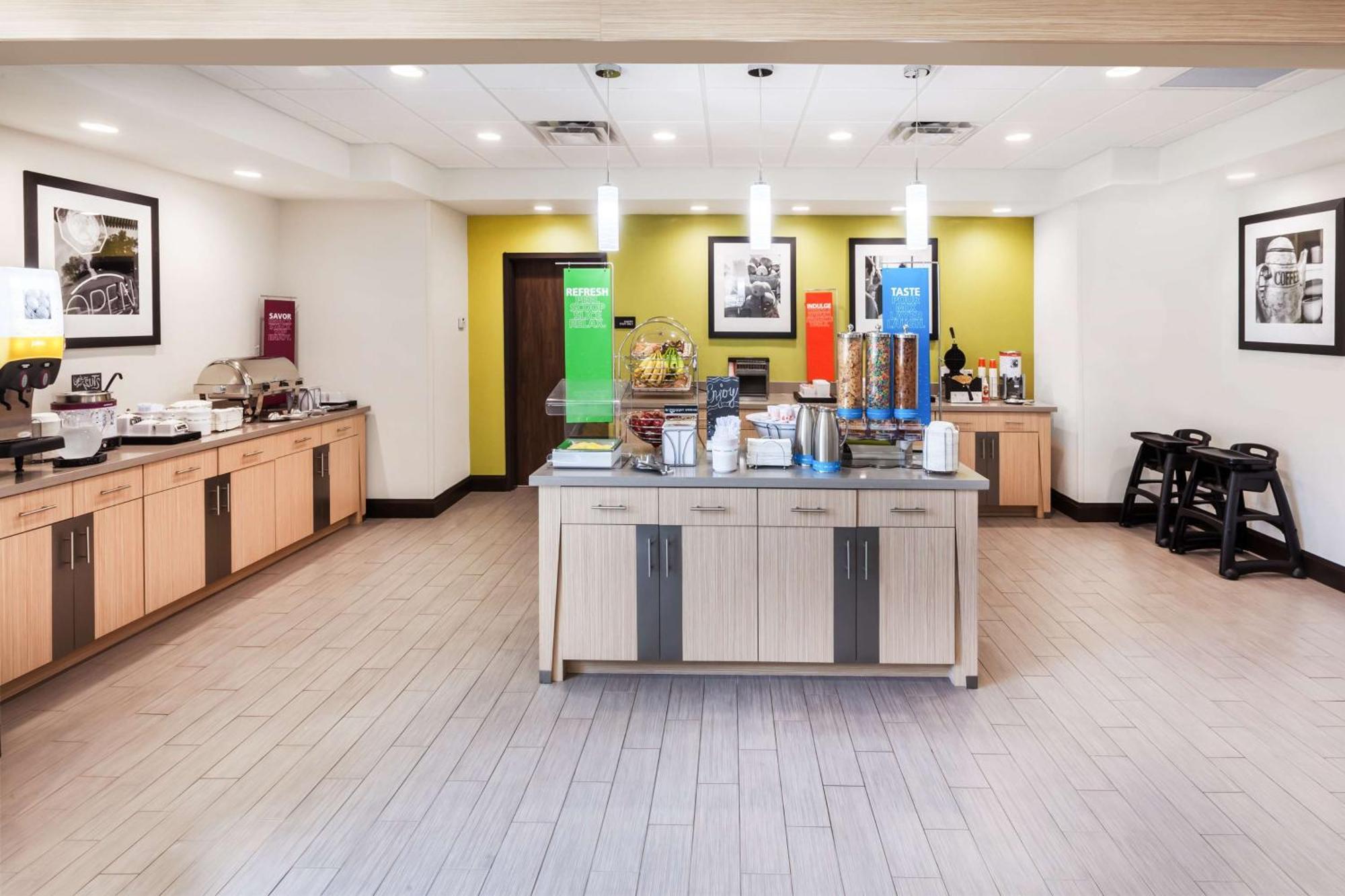 Hampton Inn Озона Экстерьер фото