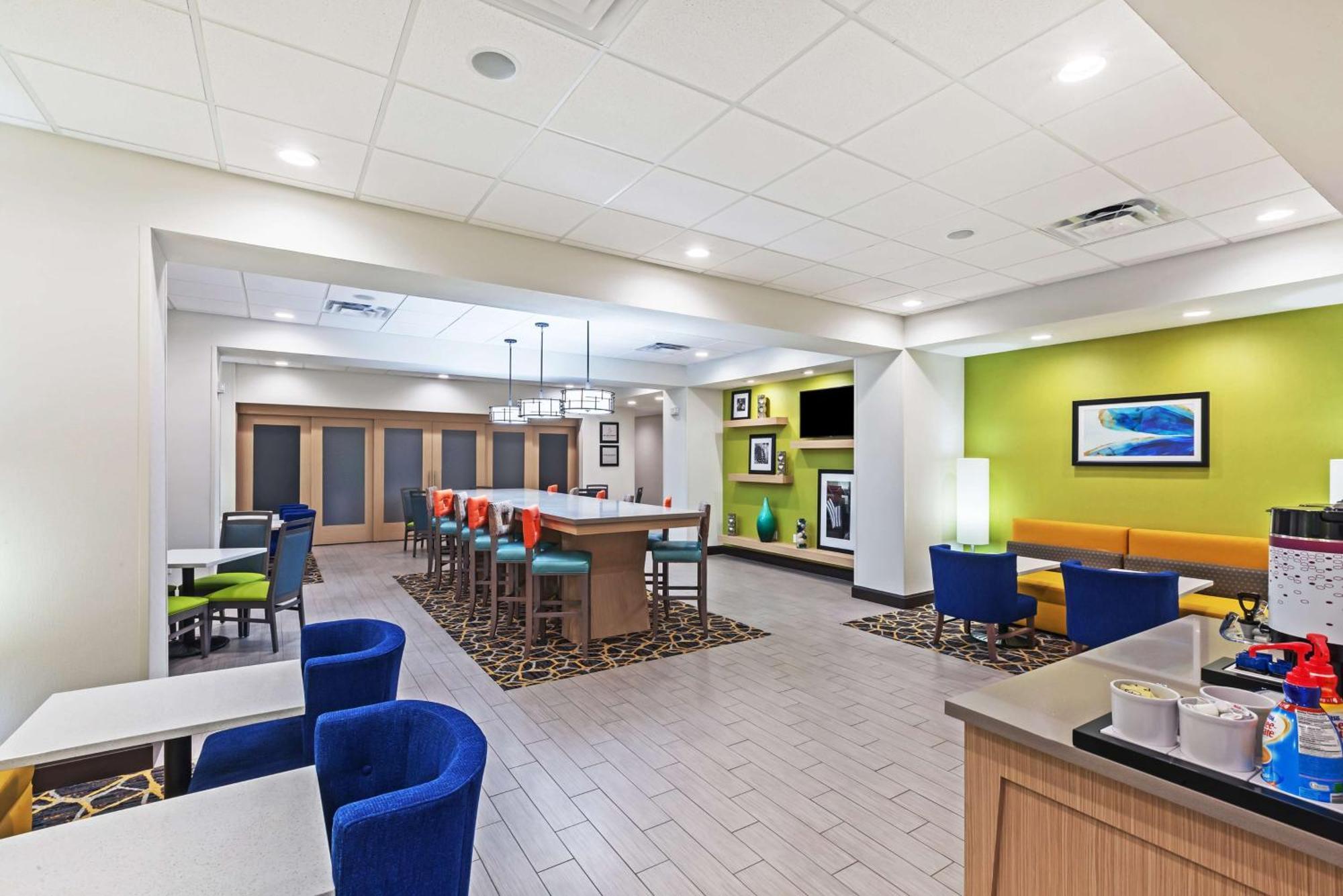 Hampton Inn Озона Экстерьер фото