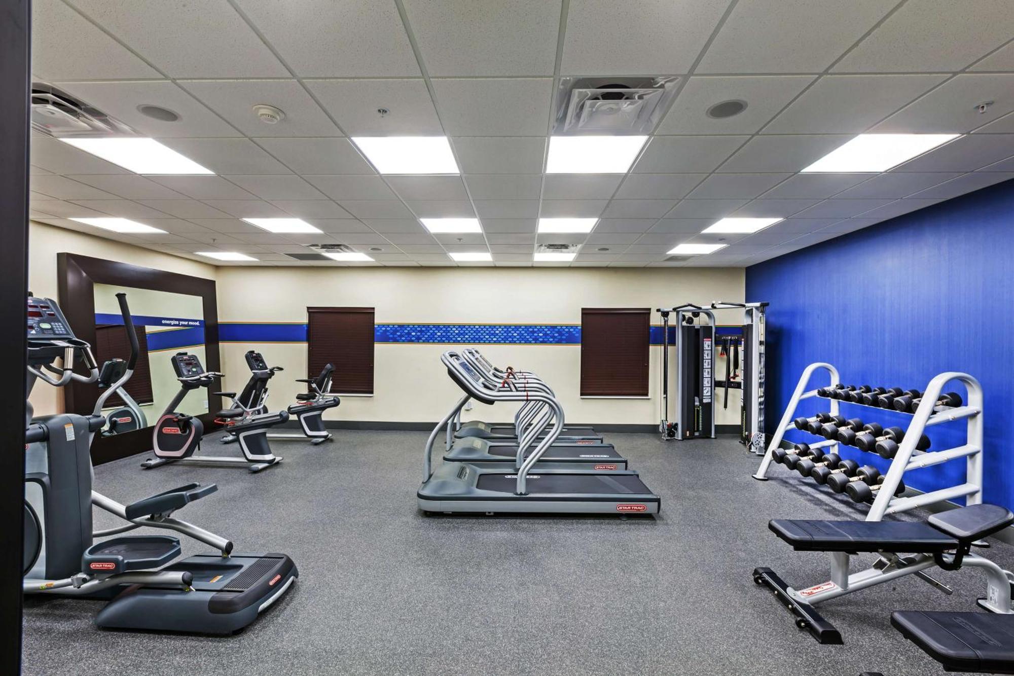 Hampton Inn Озона Экстерьер фото