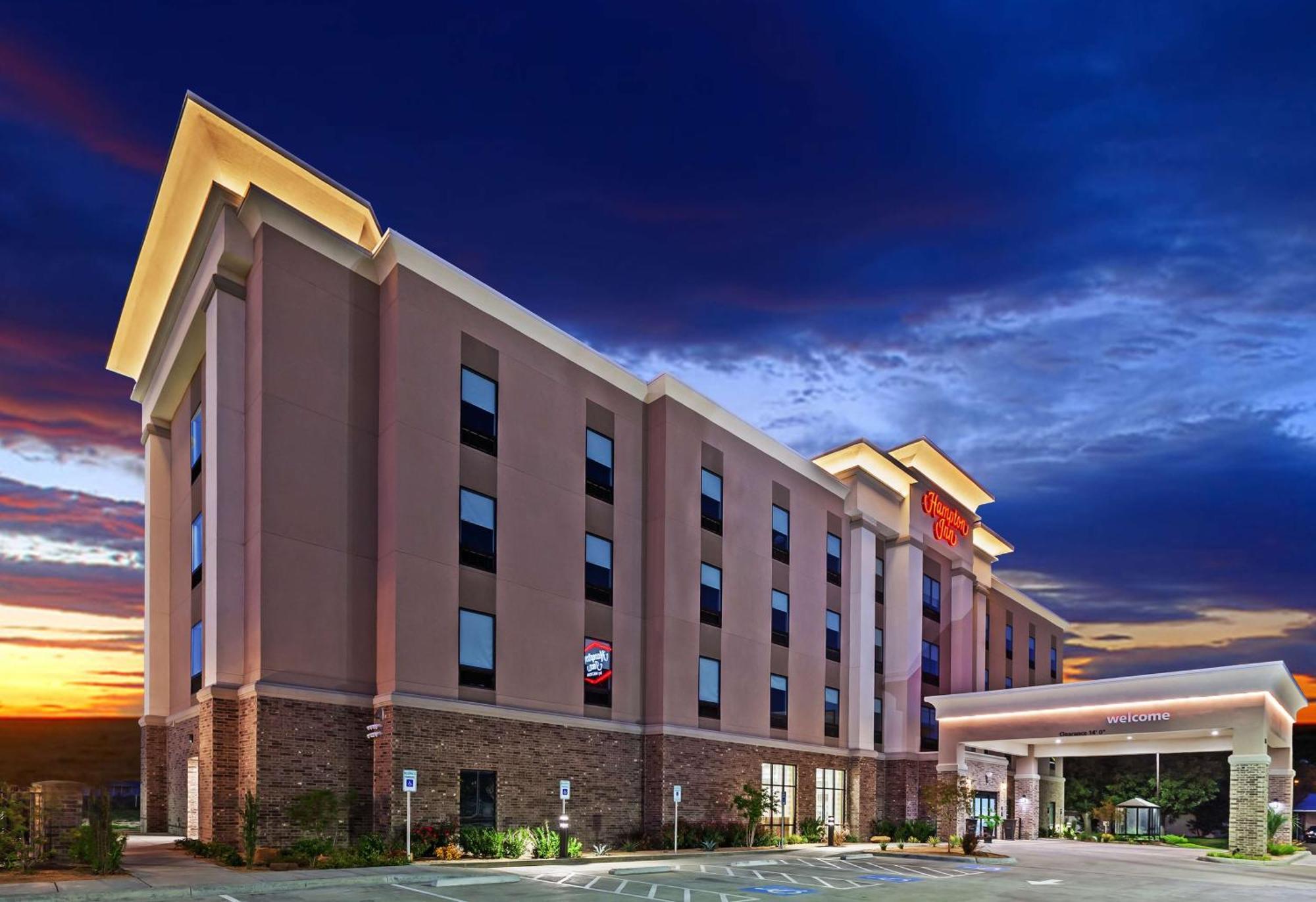 Hampton Inn Озона Экстерьер фото